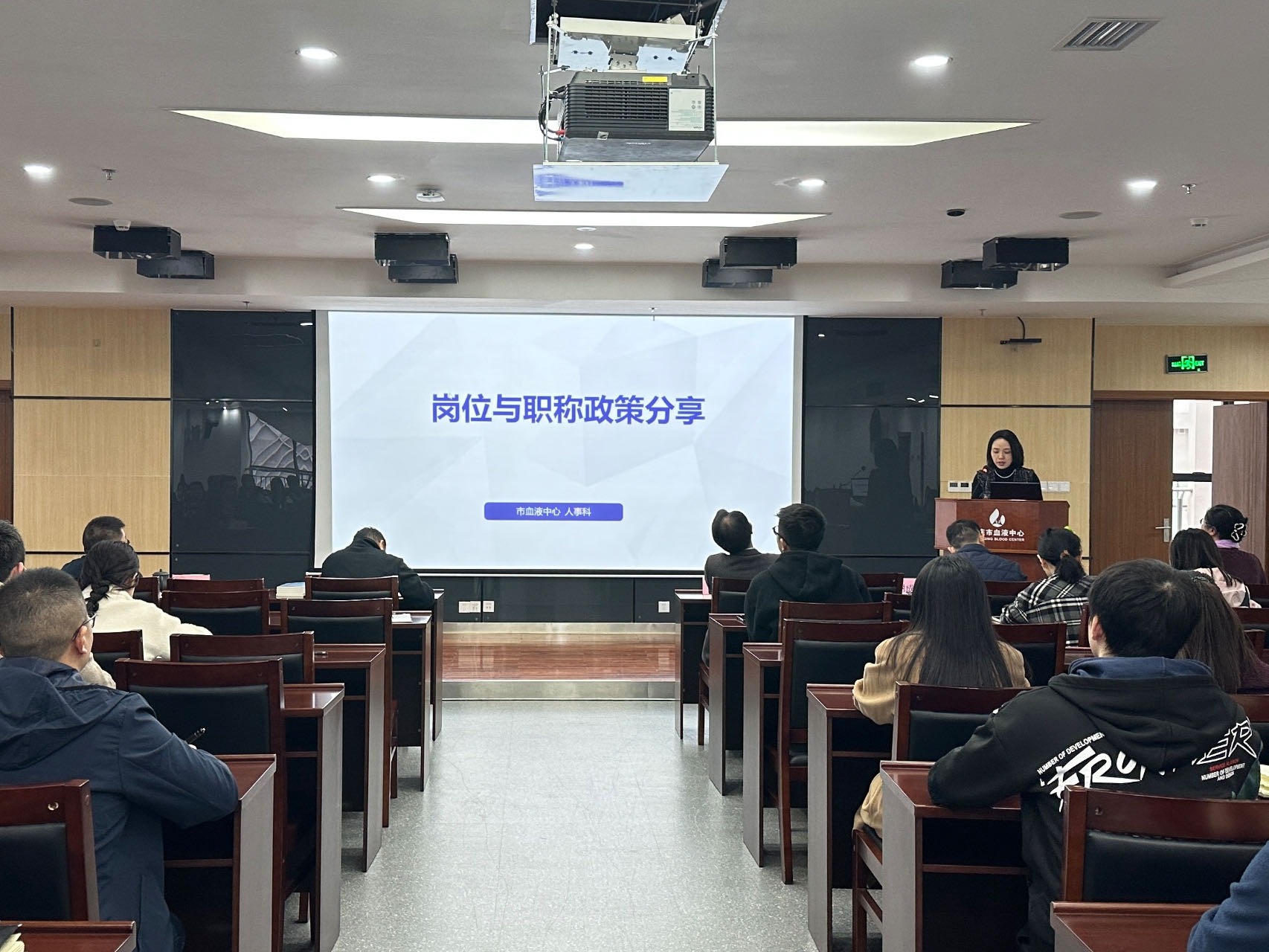 座谈会2.jpg